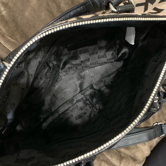 MK handbag 14 L x12 H - Picture 4 of 4